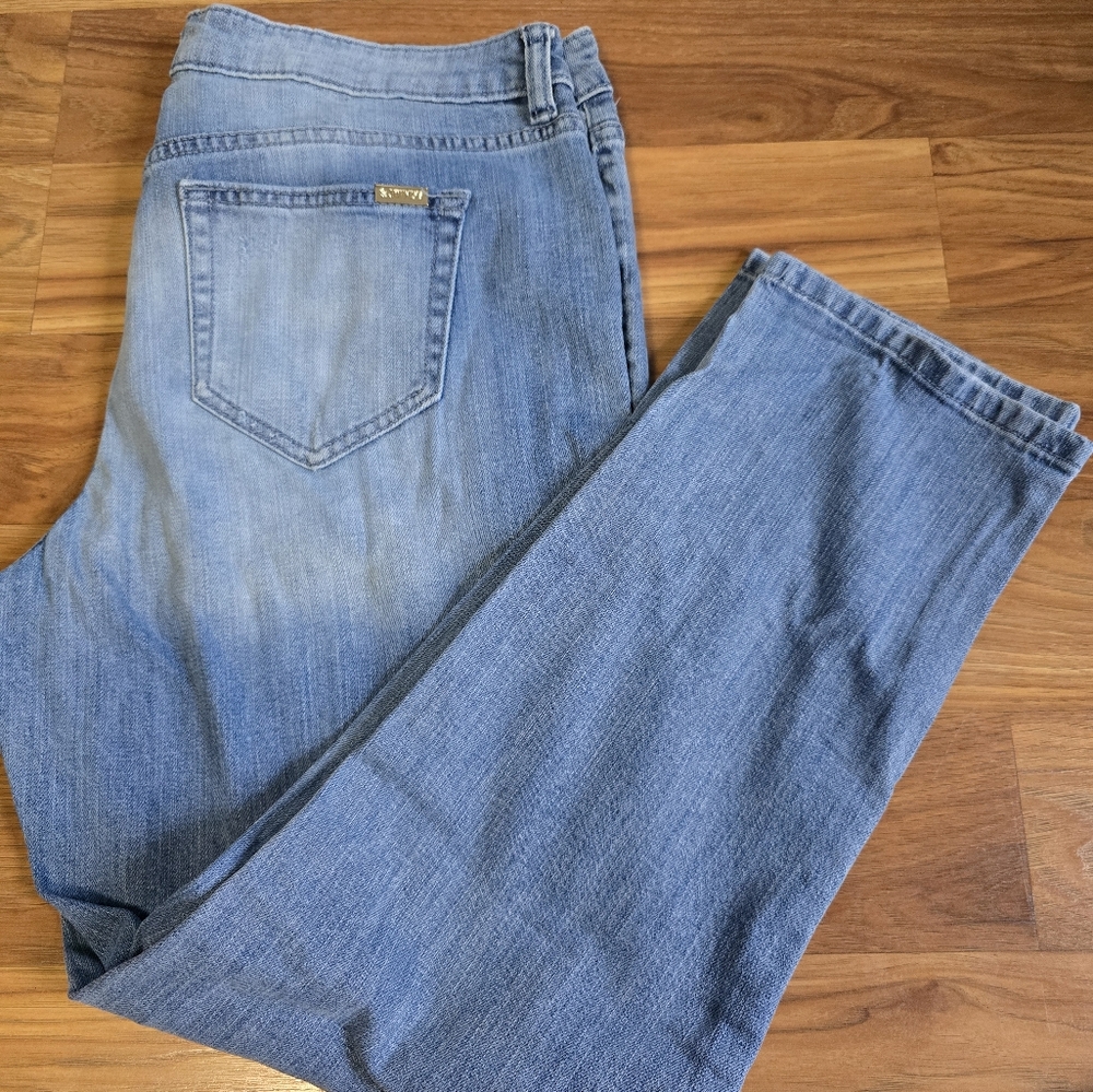 Light blue size 10 Jennifer Lopez bf jeans - Picture 2 of 4